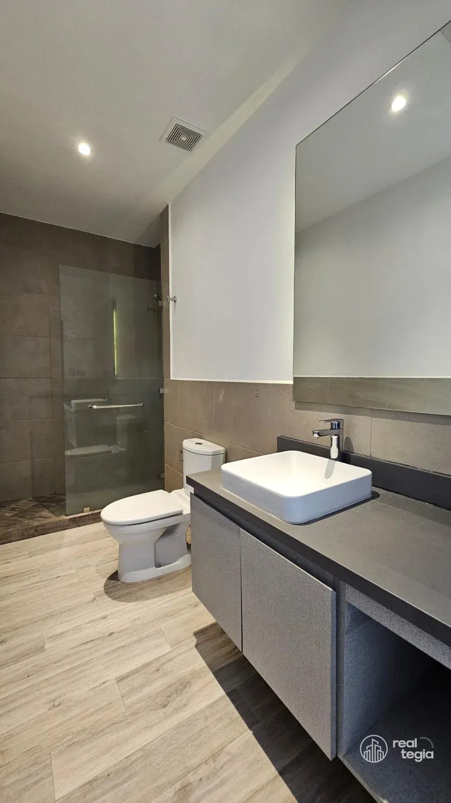 APARTAMENTO EN LIRIOS DE CAYALÁ ZONA 16 — Apartamento en Alquiler en Zona 16, Guatemala, Ciudad — foto 12 de 17