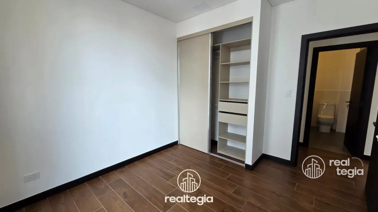 APARTAMENTO EN LIRIOS DE CAYALÁ ZONA 16 — Apartamento en Alquiler en Zona 16, Guatemala, Ciudad — foto 6 de 14