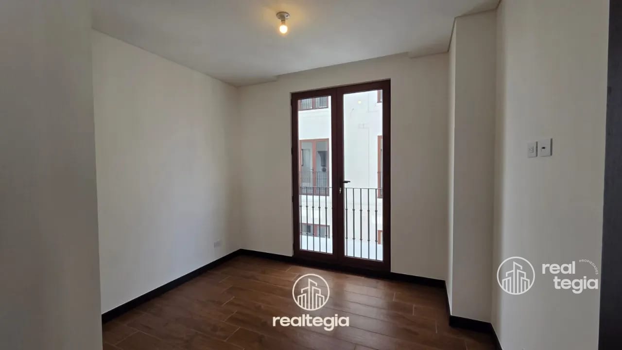 APARTAMENTO EN LIRIOS DE CAYALÁ ZONA 16 — Apartamento en Alquiler en Zona 16, Guatemala, Ciudad — foto 7 de 14