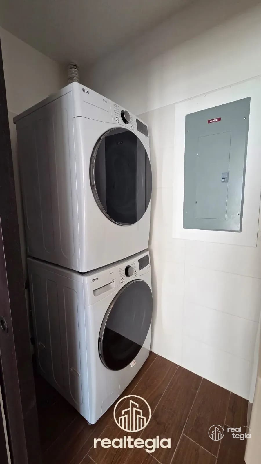APARTAMENTO EN LIRIOS DE CAYALÁ ZONA 16 — Apartamento en Alquiler en Zona 16, Guatemala, Ciudad — foto 3 de 14