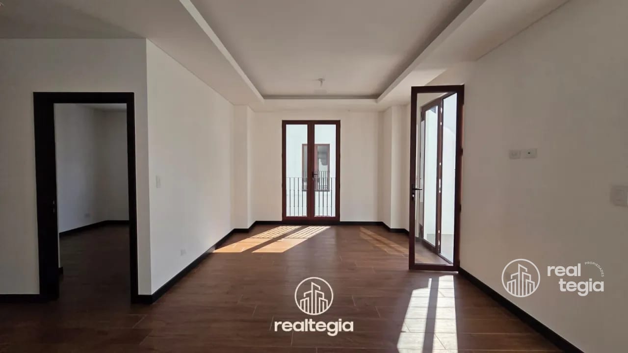 APARTAMENTO EN LIRIOS DE CAYALÁ ZONA 16 — Apartamento en Alquiler en Zona 16, Guatemala, Ciudad — foto 2 de 14