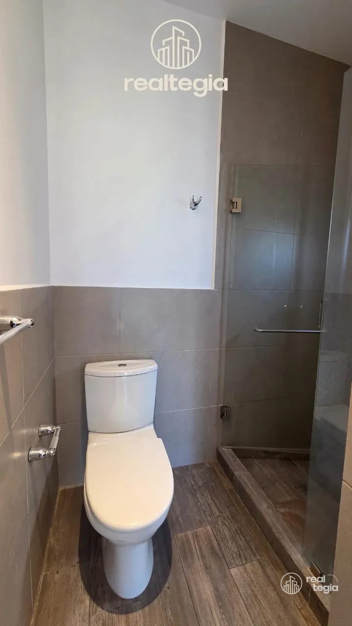 APARTAMENTO EN LIRIOS DE CAYALÁ ZONA 16 — Apartamento en Alquiler en Zona 16, Guatemala, Ciudad — foto 10 de 16