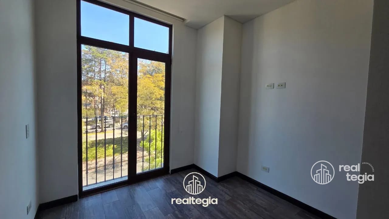 APARTAMENTO EN LIRIOS DE CAYALÁ ZONA 16 — Apartamento en Alquiler en Zona 16, Guatemala, Ciudad — foto 12 de 16