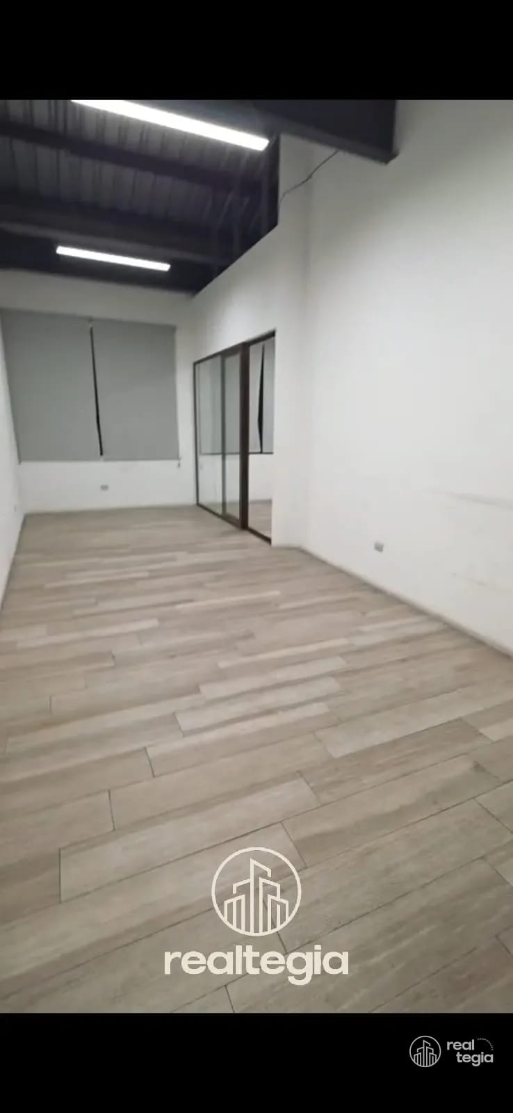 OFICINA DISTRITO MODA CIUDAD CAYALÁ ZONA 16 — Apartamento en Alquiler en Zona 16, Guatemala, Ciudad — foto 2 de 7