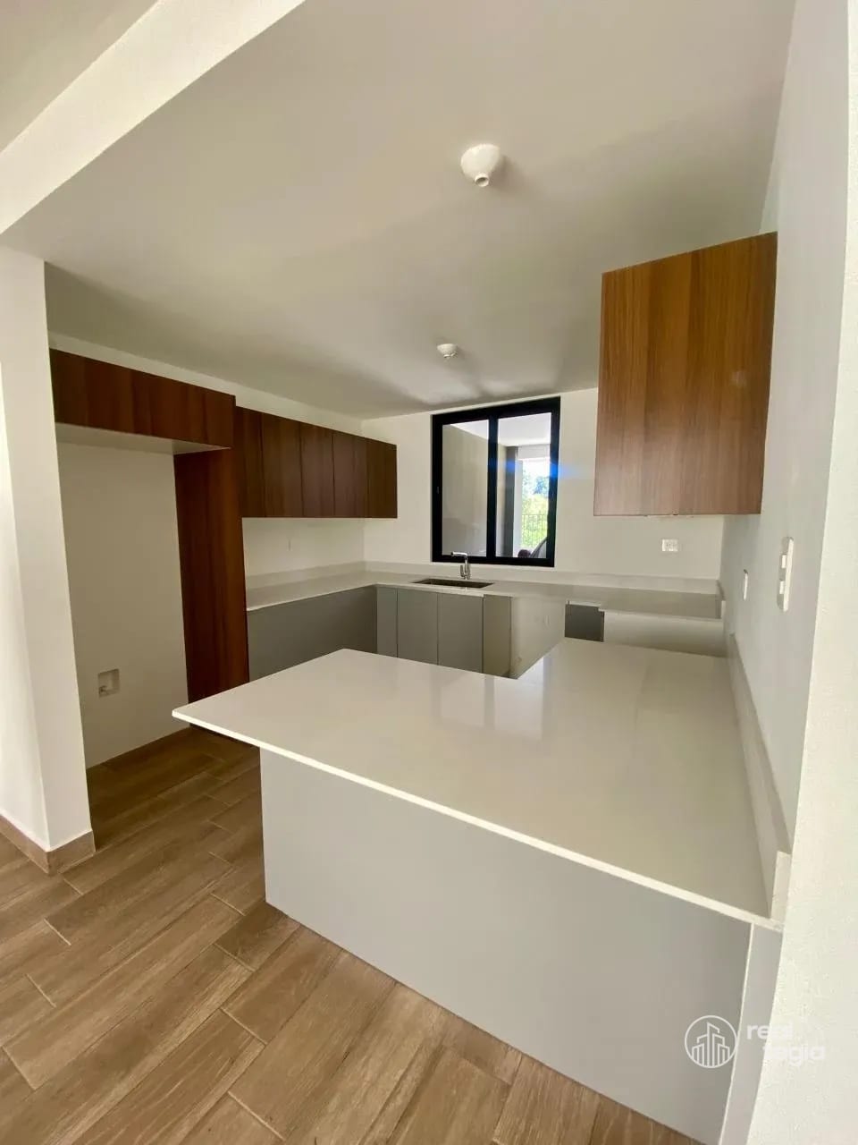 Casa en Laureles de San Isidro Zona 16 — Casa en Venta en San Isidro, Zona 16, Guatemala, Ciudad — foto 2 de 17