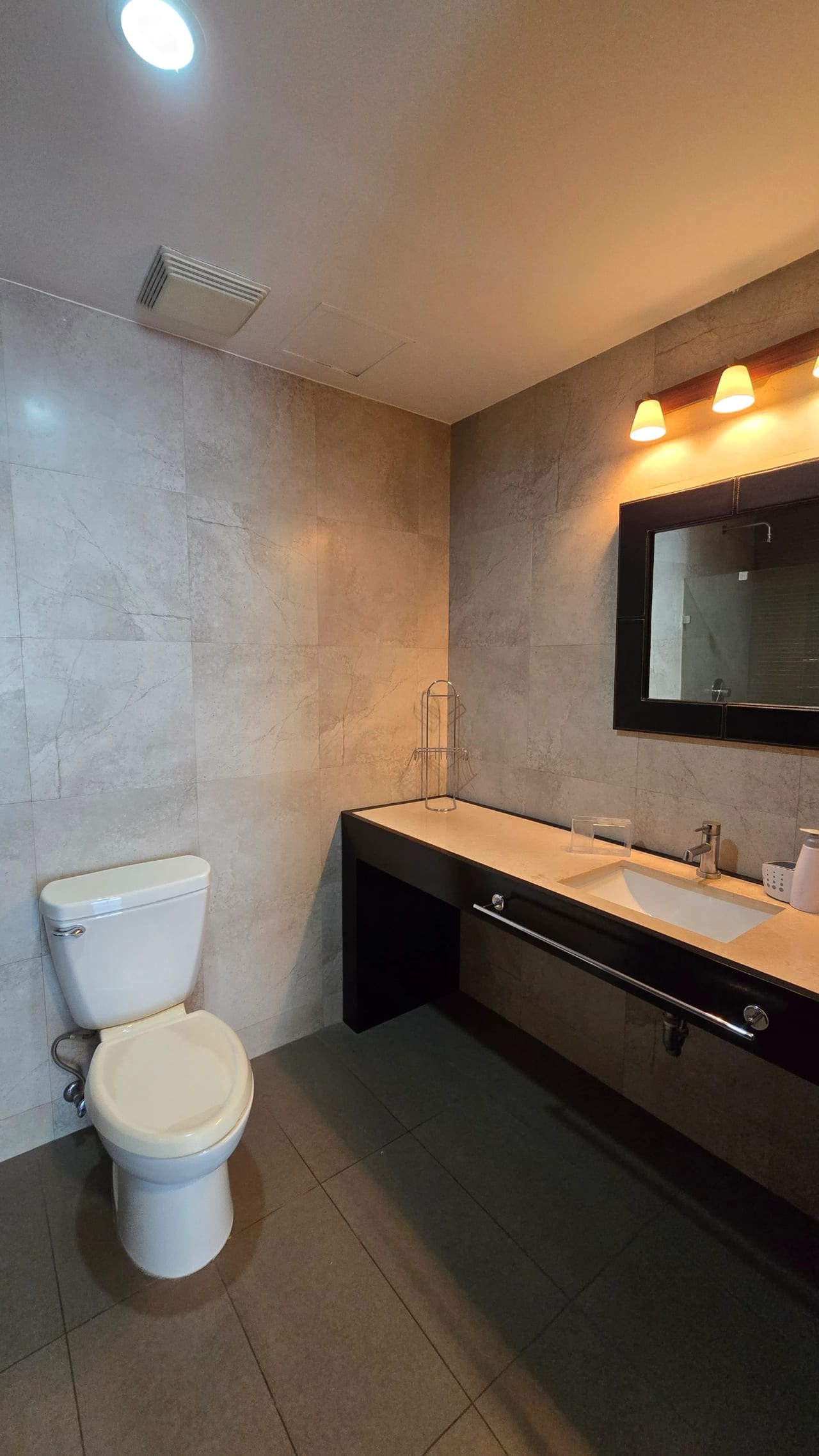 Moderno y cómodo apartamento en alquiler en zona 10 — Apartamento en Alquiler en Zona 10, Guatemala, Ciudad — foto 8 de 8