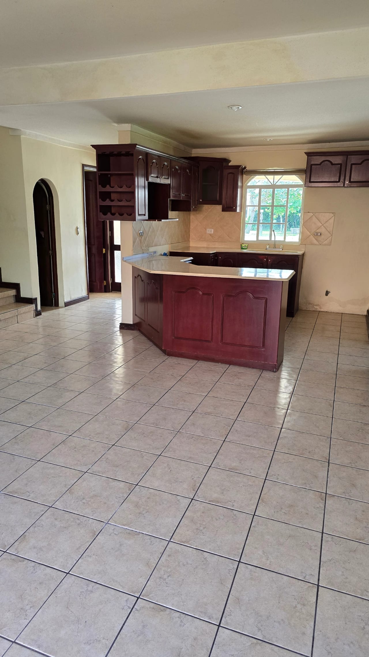 Cómoda casa de dos niveles en Condominio Santa Anita - Image 3