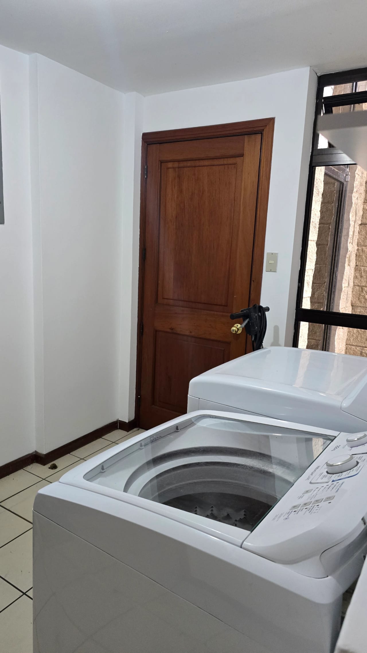 zona 10 Amplio apartamento en renta — Apartamento en Alquiler en Tiffany, Zona 10, Guatemala, Ciudad — foto 5 de 10