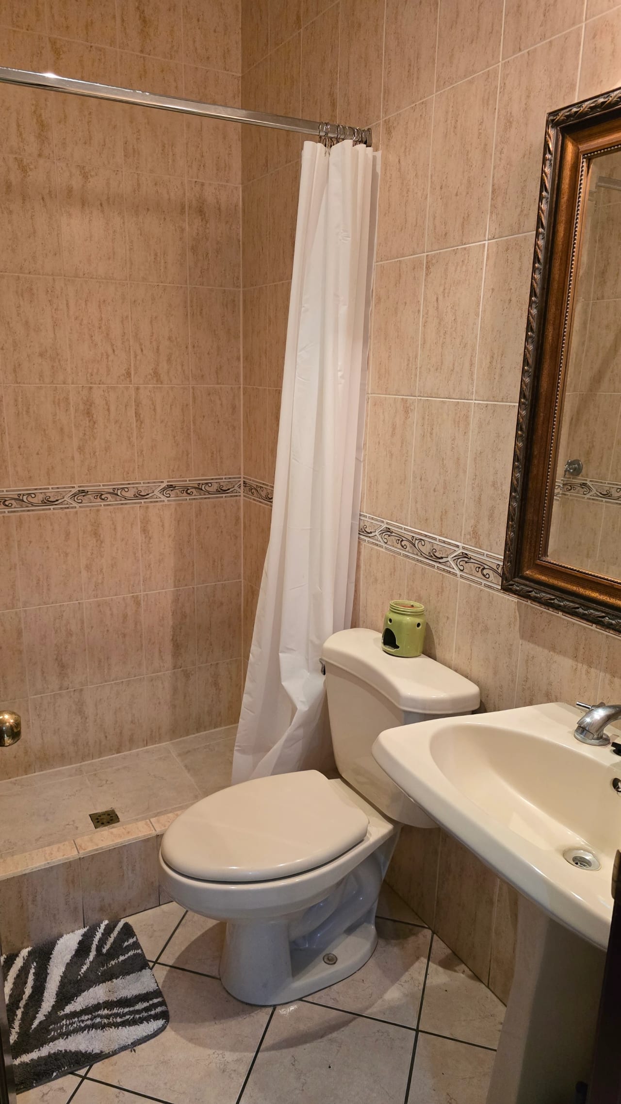 Alquiler de apartamento amueblado en Milenia, zona 10 Oakland — Apartamento en Alquiler en Milenia, Zona 10, Guatemala, Ciudad — foto 8 de 9