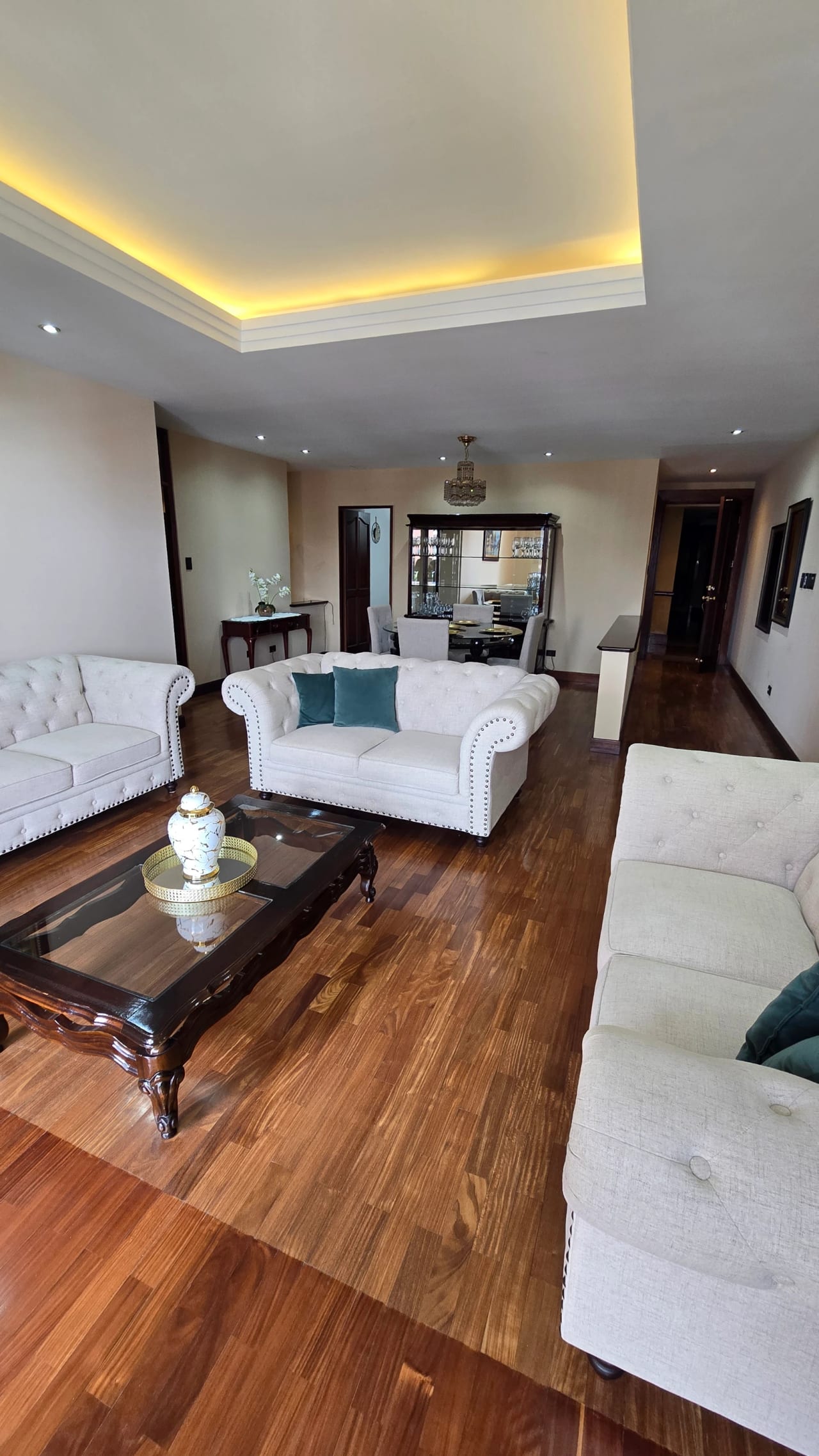 Alquiler de elegante apartamento amueblado en zo a 10, frente a La Est — Apartamento en Alquiler en San Ignacio, Zona 10, Guatemala, Ciudad — foto 2 de 10
