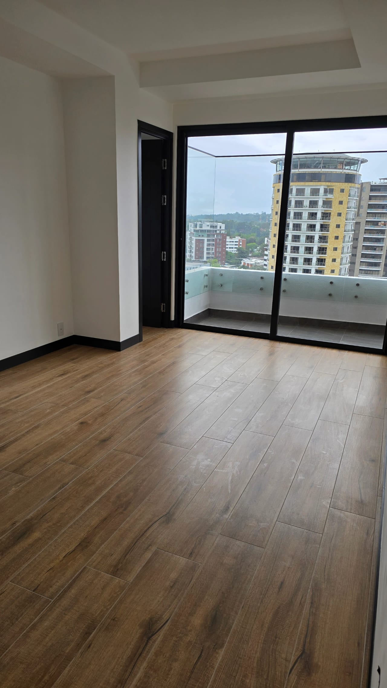 Estrene amplio apartamento en zona 15, Tres dormitorioa — Apartamento en Venta en Alena, Zona 15, Guatemala, Ciudad — foto 7 de 12