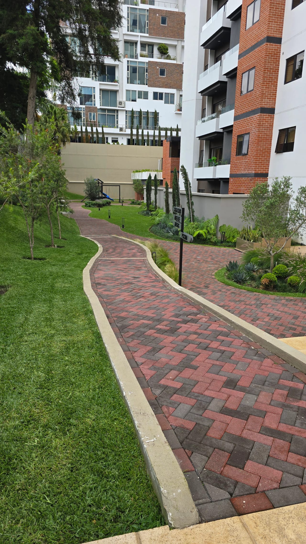 Estrene amplio y elegante apartamento en nivel alto! — Apartamento en Alquiler en Alena, Zona 15, Guatemala, Ciudad — foto 3 de 8