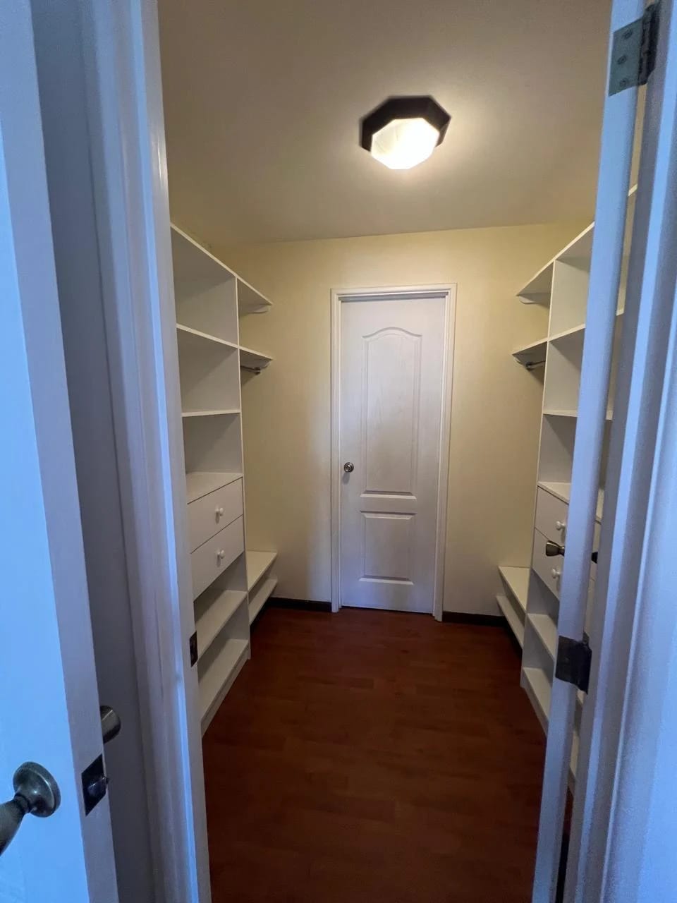 Alquiler de apartamento en nivel alto, con o sin muebles en zona 14 — Apartamento en Alquiler en Bellini, Zona 14, Guatemala, Ciudad — foto 7 de 11