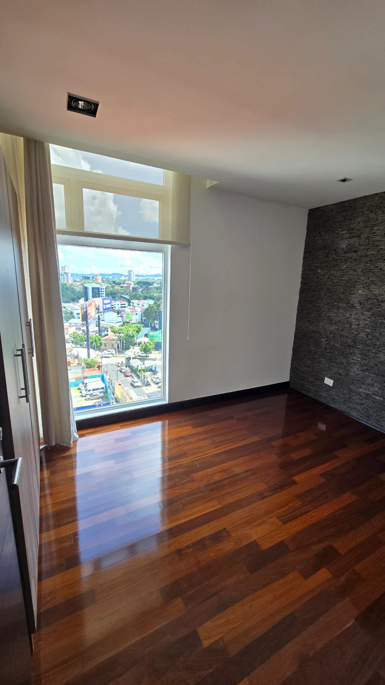 Amplio apartamento en alquiler en zona 10 — Apartamento en Alquiler en 19-10, Zona 10, Guatemala, Ciudad — foto 6 de 6