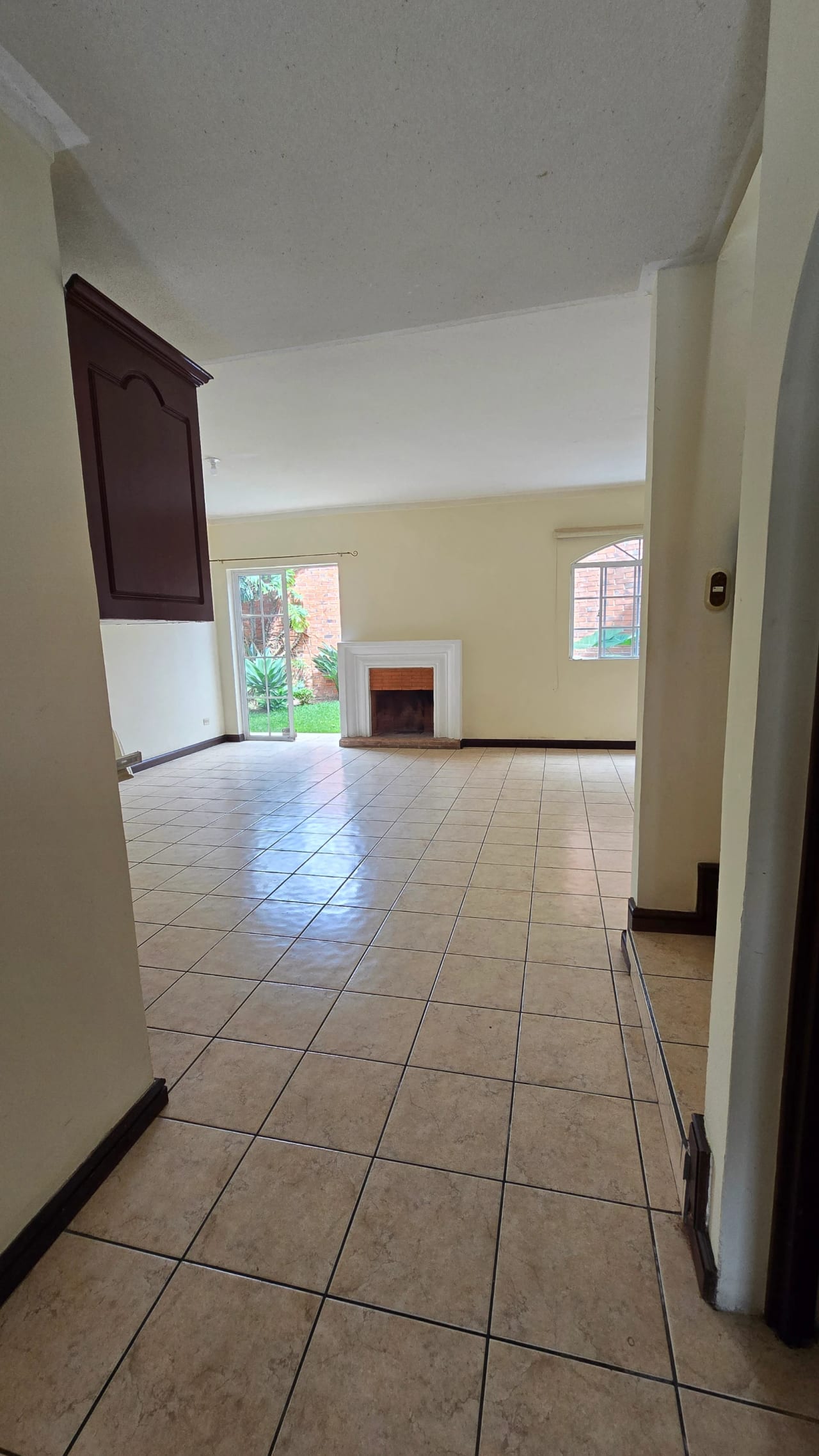 Alquiler de preciosa casa en Santa Anita, Carretera a San José Pinula — Casa en Alquiler en km 16-20, Carretera a El Salvador, Guatemala, Ciudad — foto 2 de 12