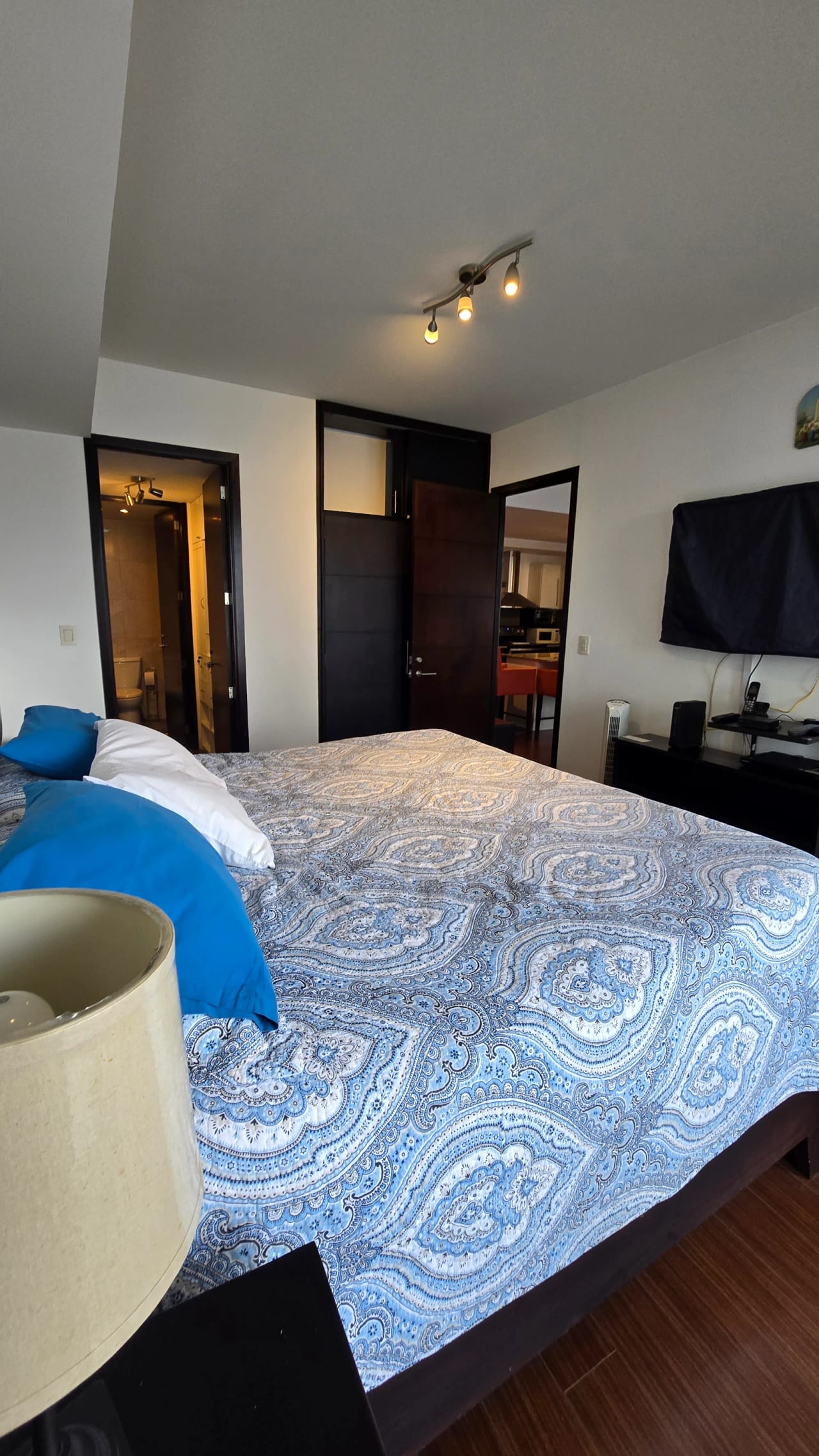 Precioso apartamento amueblado en alquiler Dos dormitorios — Apartamento en Alquiler en 19-10, Zona 10, Guatemala, Ciudad — foto 4 de 6