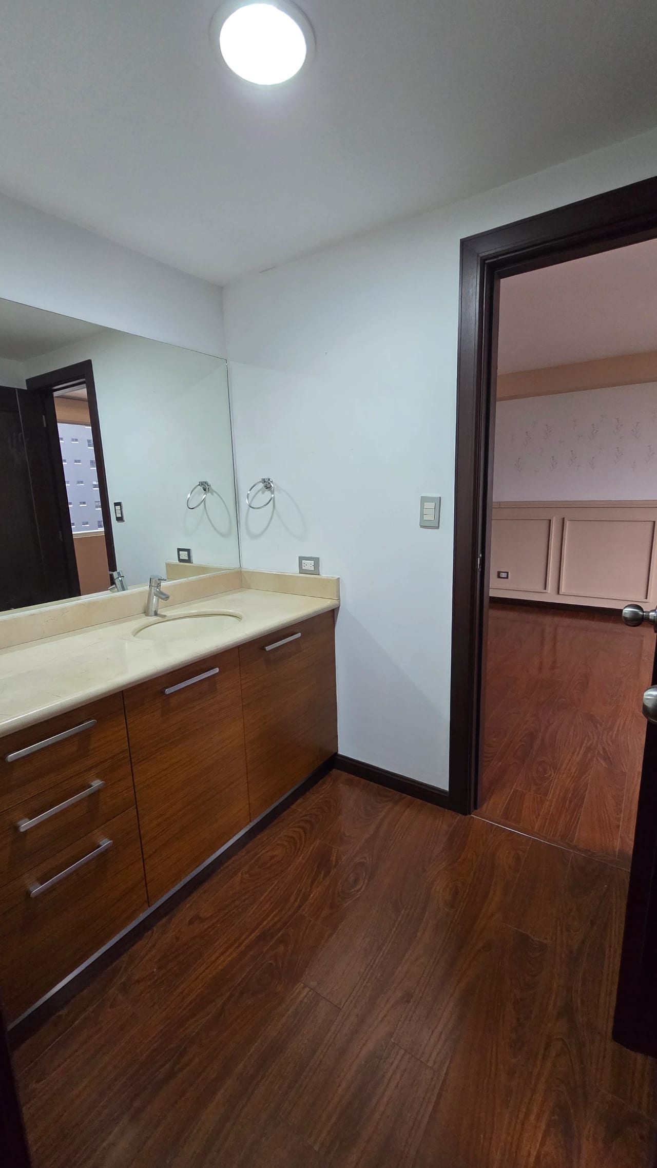 Amplio apartamento en alquiler en zona 14 ! — Apartamento en Alquiler en Dalí, Zona 14, Guatemala, Ciudad — foto 3 de 17