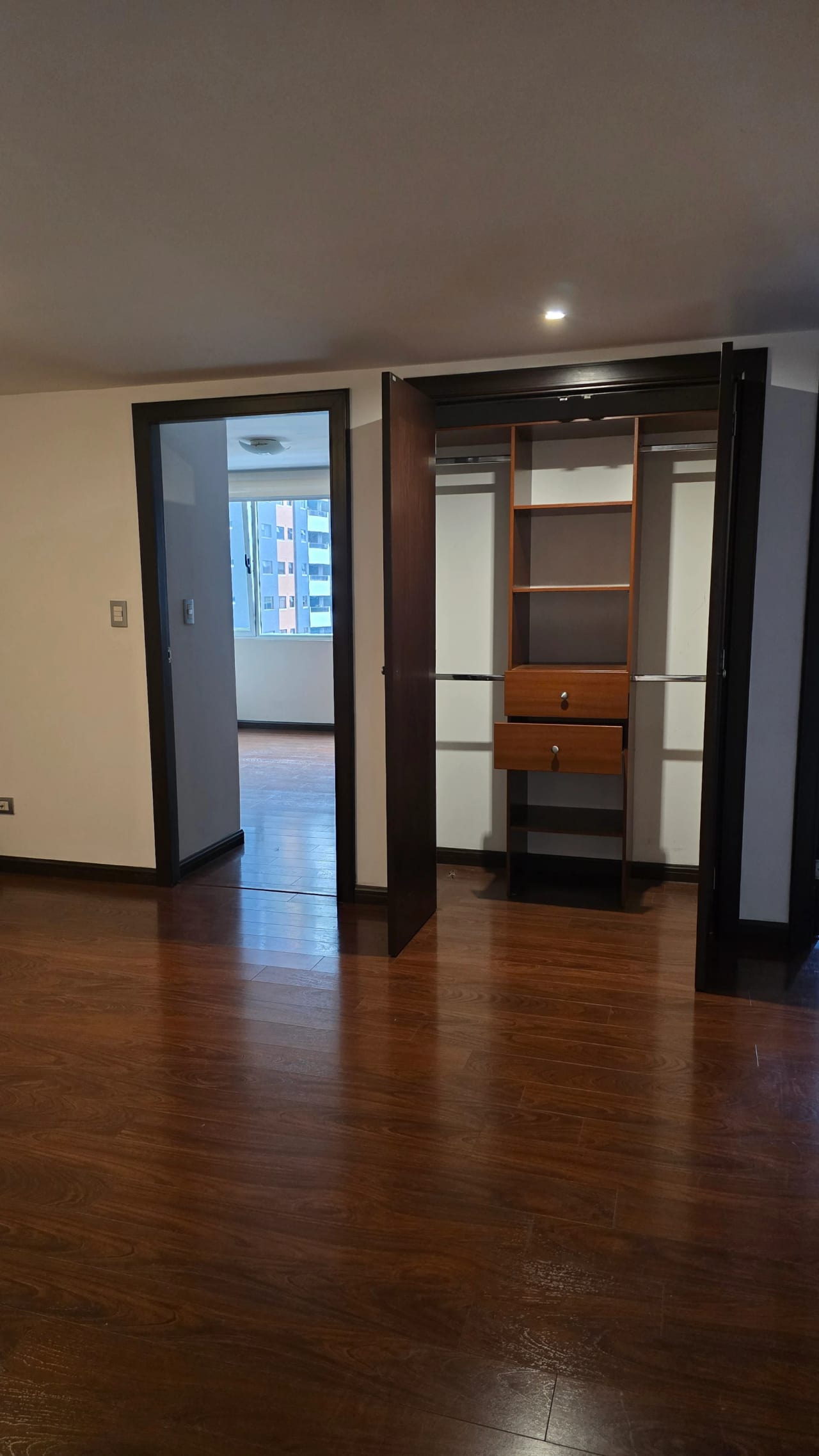 Amplio apartamento en alquiler en zona 14 ! — Apartamento en Alquiler en Dalí, Zona 14, Guatemala, Ciudad — foto 4 de 17