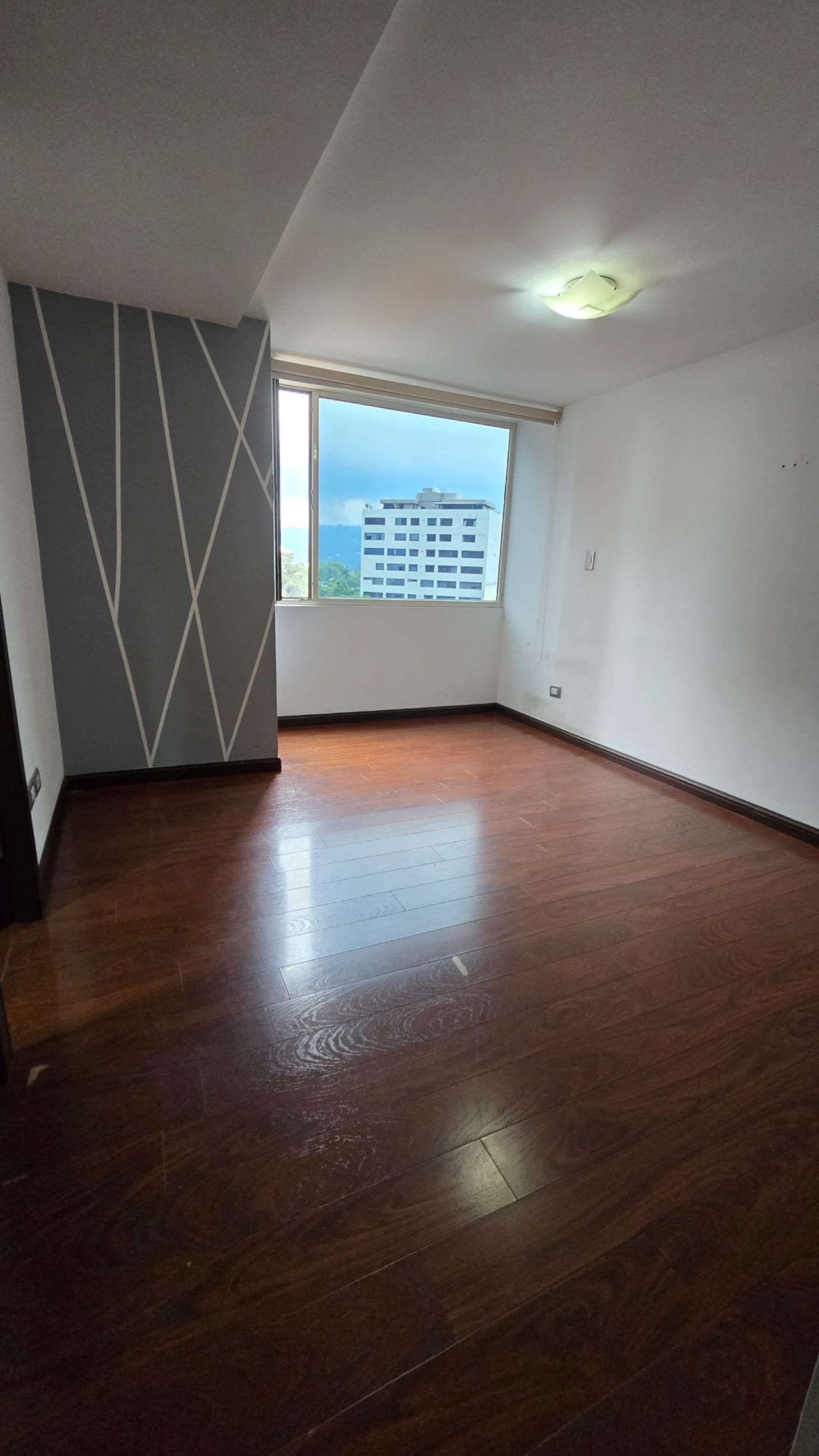 Amplio apartamento en alquiler en zona 14 ! — Apartamento en Alquiler en Dalí, Zona 14, Guatemala, Ciudad — foto 7 de 17