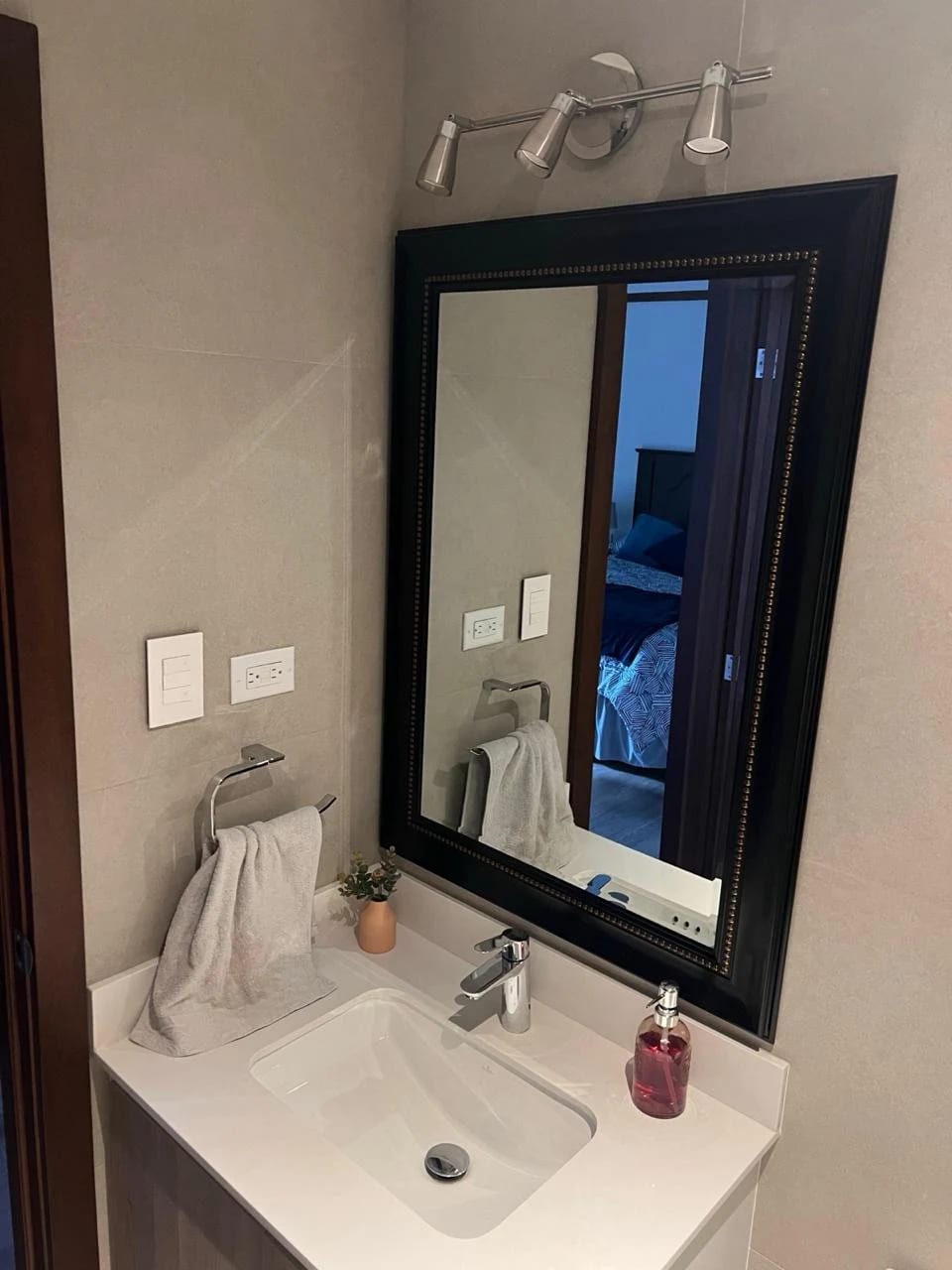 Apartamento Amueblado en Renta Zona 10 cod.CA36555 — Apartamento en Alquiler en Zona 10, Guatemala, Ciudad — foto 14 de 17