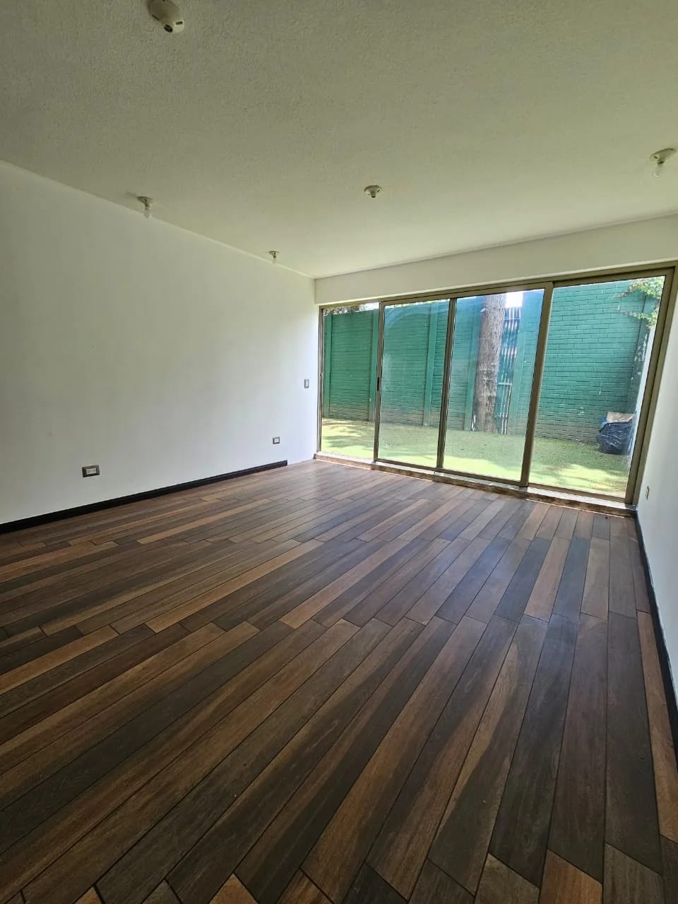 Apartamento con Jardin en Renta Zona 15 cod. CA36823 — Apartamento en Alquiler en Zona 15, Guatemala, Ciudad — foto 2 de 15