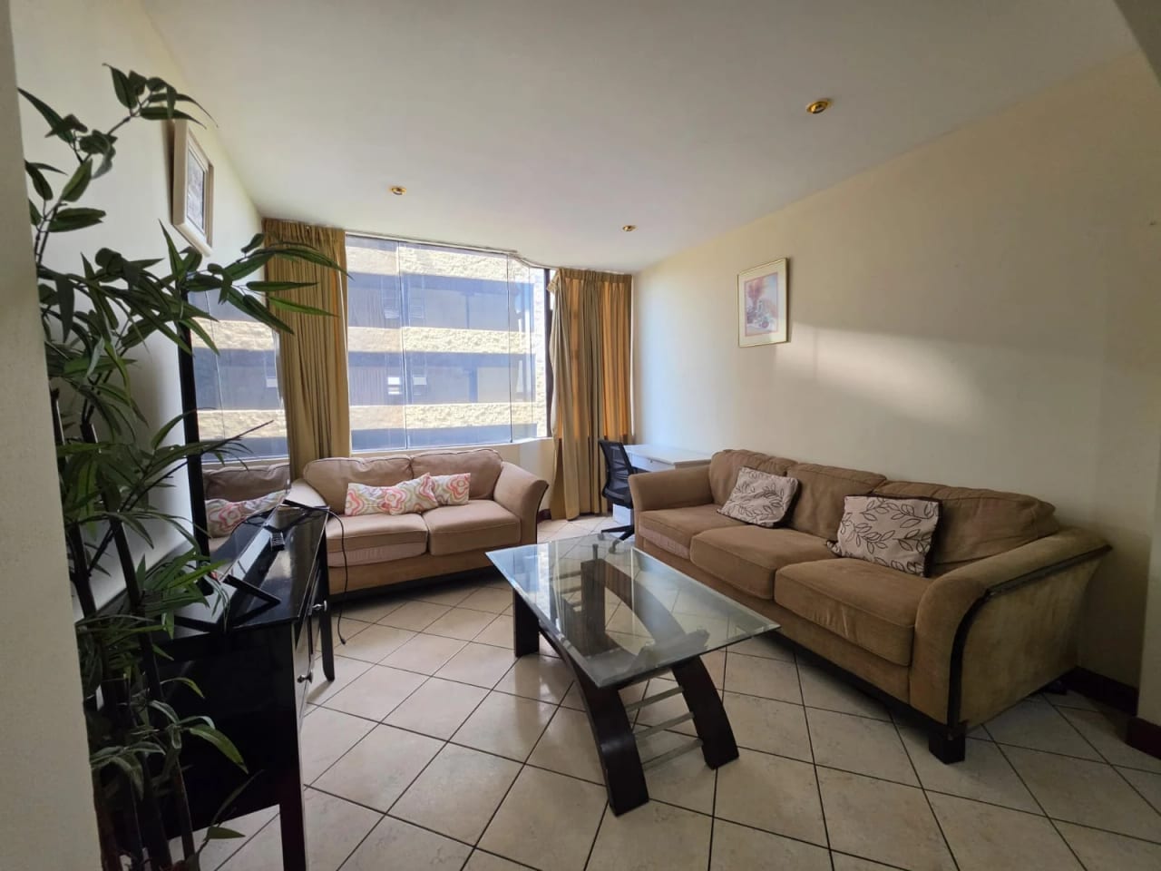 Apartamento Amueblado en Renta Zona 10 cod.CA37052 — Apartamento en Alquiler en Zona 10, Guatemala, Ciudad — foto 7 de 10