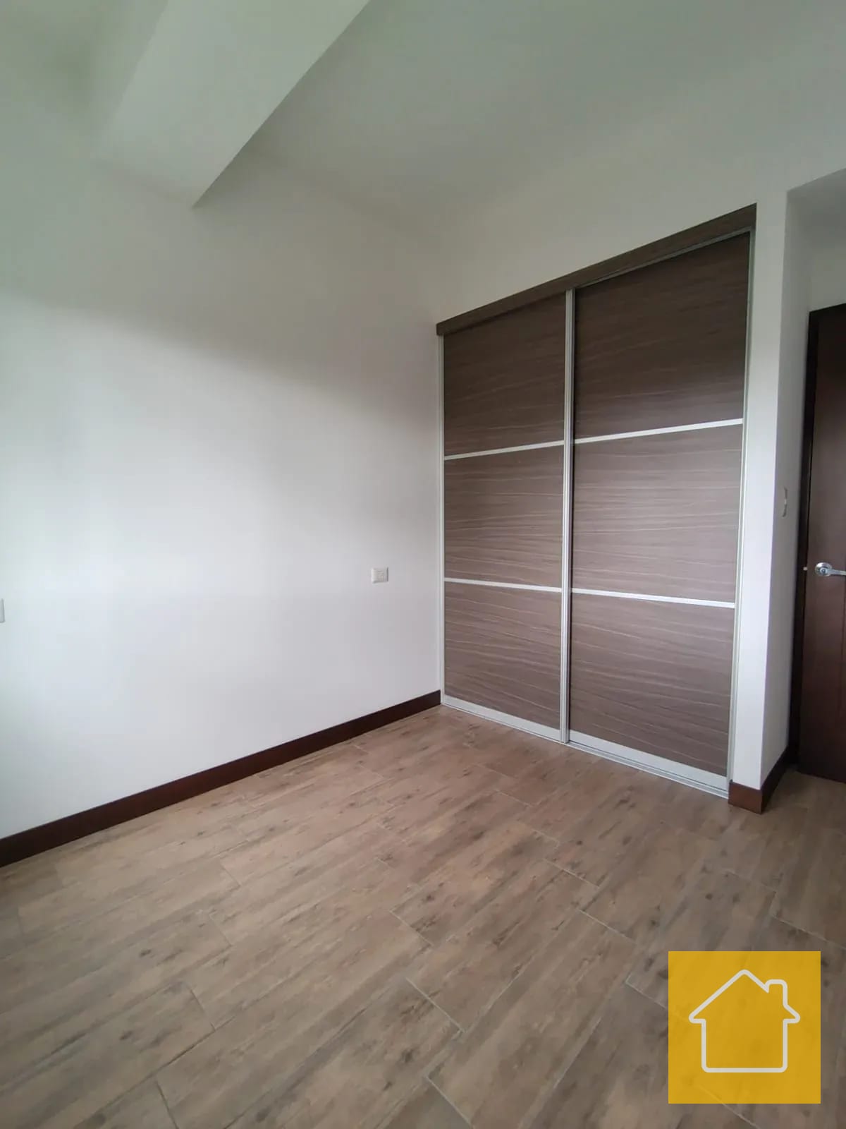 Amplio Apartamento en Zona 10 Casalini — Apartamento en Alquiler en Casalini Diagonal 6, Zona 10, Guatemala, Ciudad — foto 13 de 16