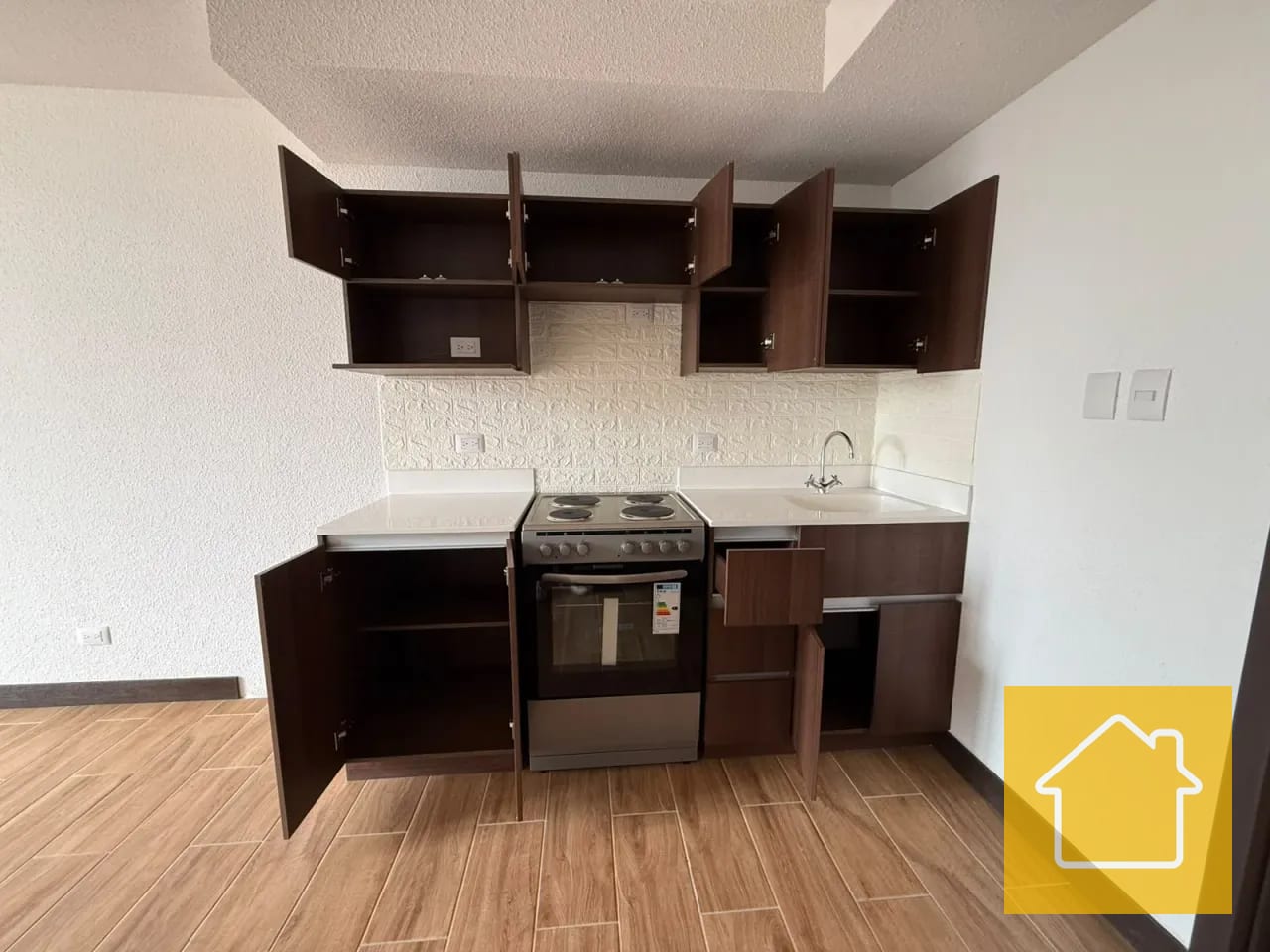 Apto Nuevo en Zona 1 con Excelente Ubicación para Renta Inmediata — Apartamento en Alquiler en El Centro, Zona 1, Guatemala, Ciudad — foto 9 de 11
