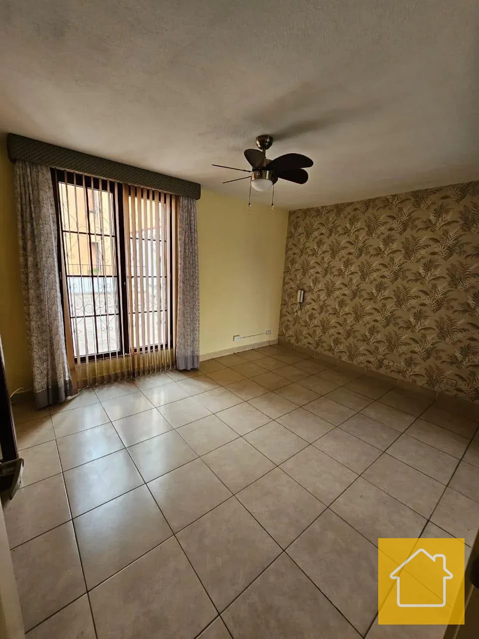 Amplia Casa por Centro Comercial Martí 7 Zona 2 — Casa en Alquiler en Ciudad Nueva, Zona 2, Guatemala, Ciudad — foto 12 de 17
