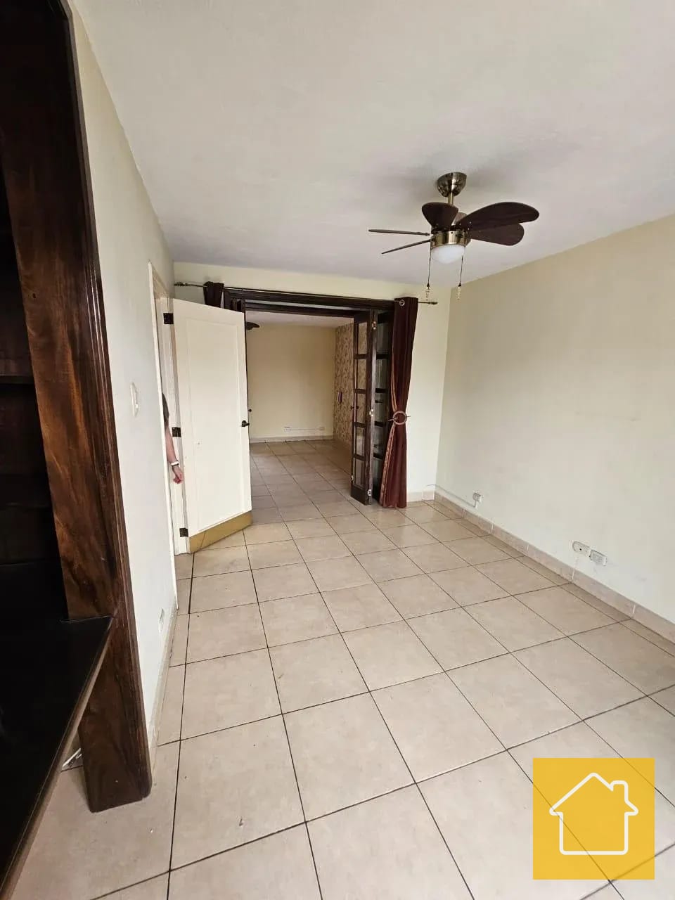 Amplia Casa por Centro Comercial Martí 7 Zona 2 — Casa en Alquiler en Ciudad Nueva, Zona 2, Guatemala, Ciudad — foto 13 de 17