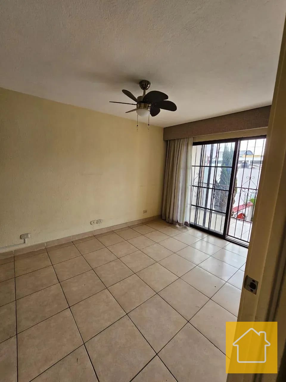 Amplia Casa por Centro Comercial Martí 7 Zona 2 — Casa en Alquiler en Ciudad Nueva, Zona 2, Guatemala, Ciudad — foto 14 de 17