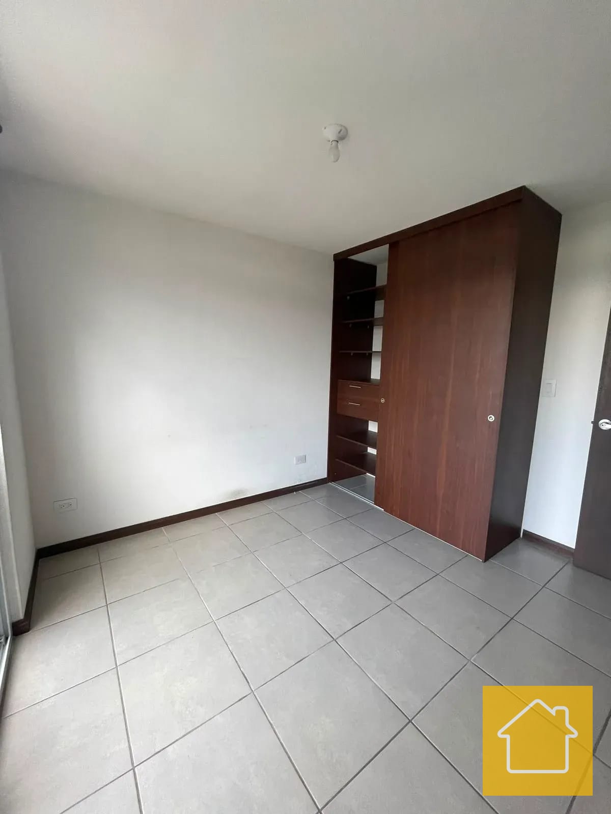 Apartamento Céntrico en Mixco Edificio Akari para Renta Inmediata — Apartamento en Alquiler en Akari, Zona 2 Mixco, Guatemala, Ciudad — foto 2 de 16