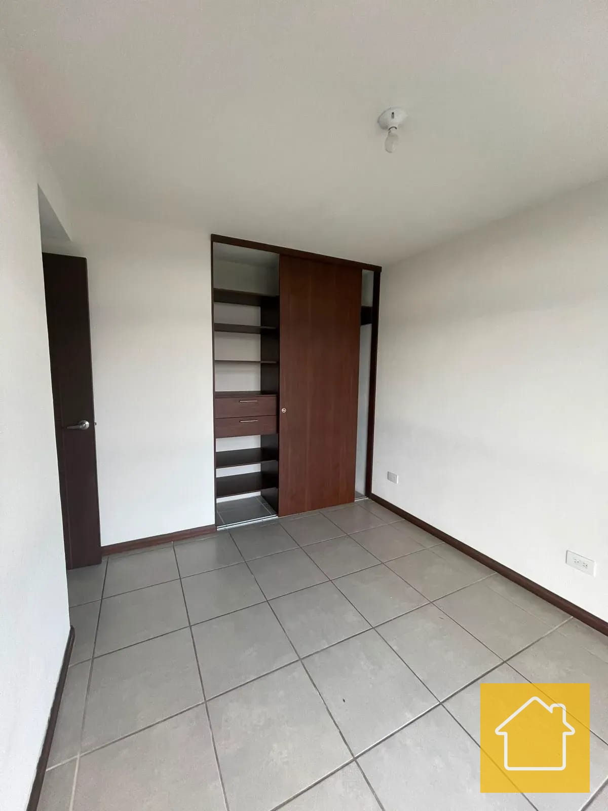 Apartamento Céntrico en Mixco Edificio Akari para Renta Inmediata — Apartamento en Alquiler en Akari, Zona 2 Mixco, Guatemala, Ciudad — foto 9 de 16