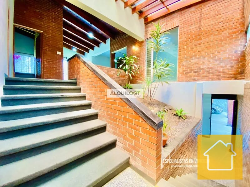 Amplia Casa San Nicolás (cerca de la Despensa Familiar) Mixco — Casa en Alquiler en Bosques de San Nicolás, Zona 4 Mixco, Guatemala, Ciudad — foto 1 de 17