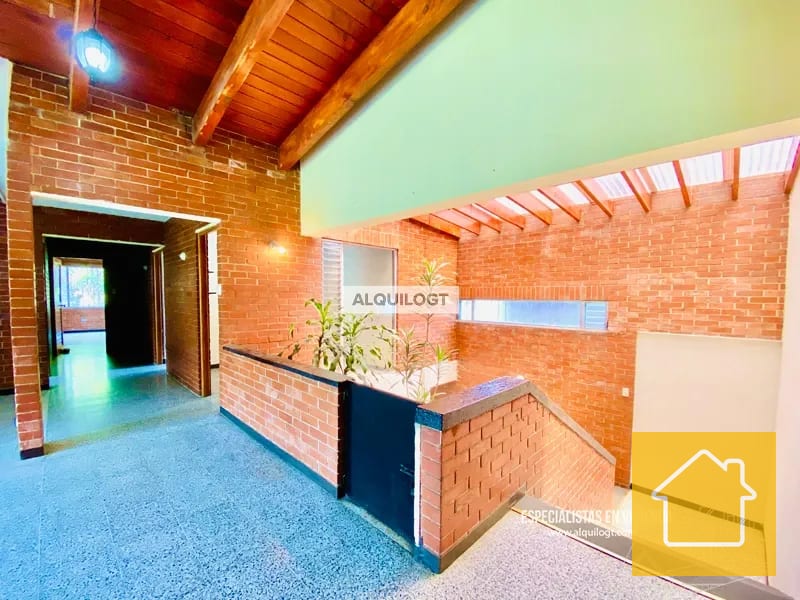 Amplia Casa San Nicolás (cerca de la Despensa Familiar) Mixco — Casa en Alquiler en Bosques de San Nicolás, Zona 4 Mixco, Guatemala, Ciudad — foto 6 de 17