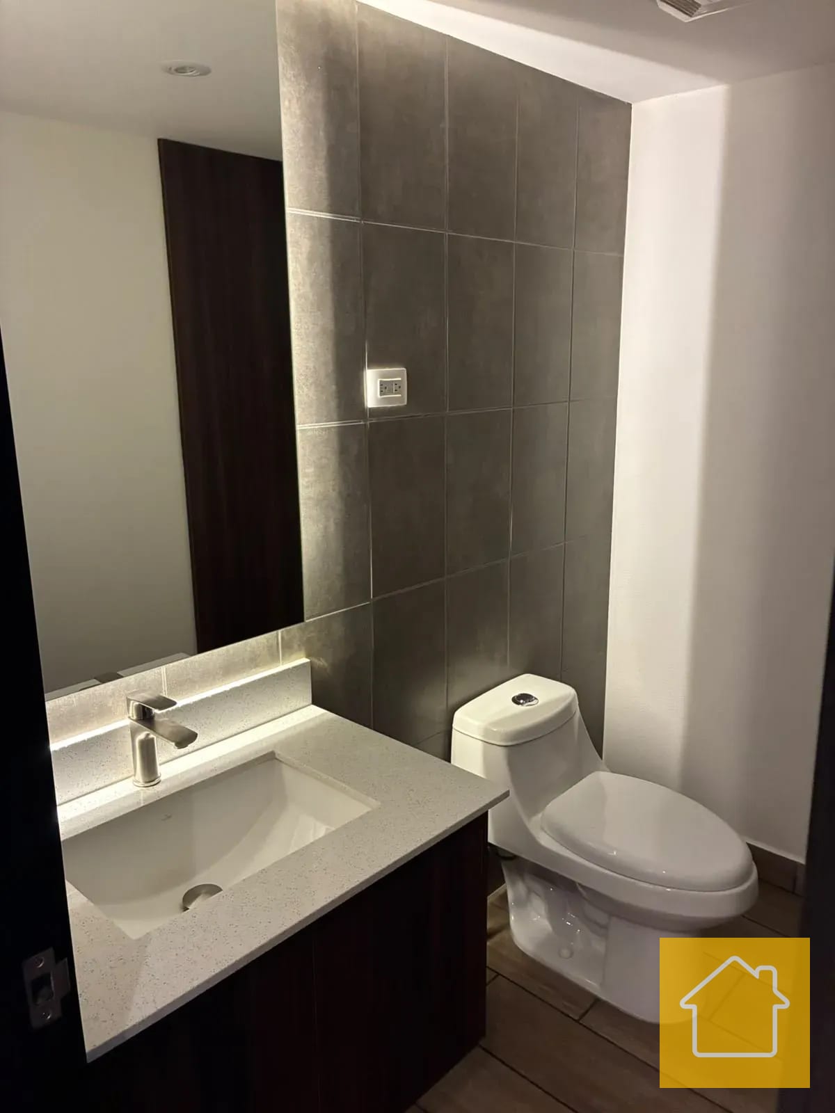 Amplio Apartamento en San Isidro 2021 Zona 16 Universitarios o Familia — Apartamento en Alquiler en San Isidro 20/21, Zona 16, Guatemala, Ciudad — foto 2 de 12