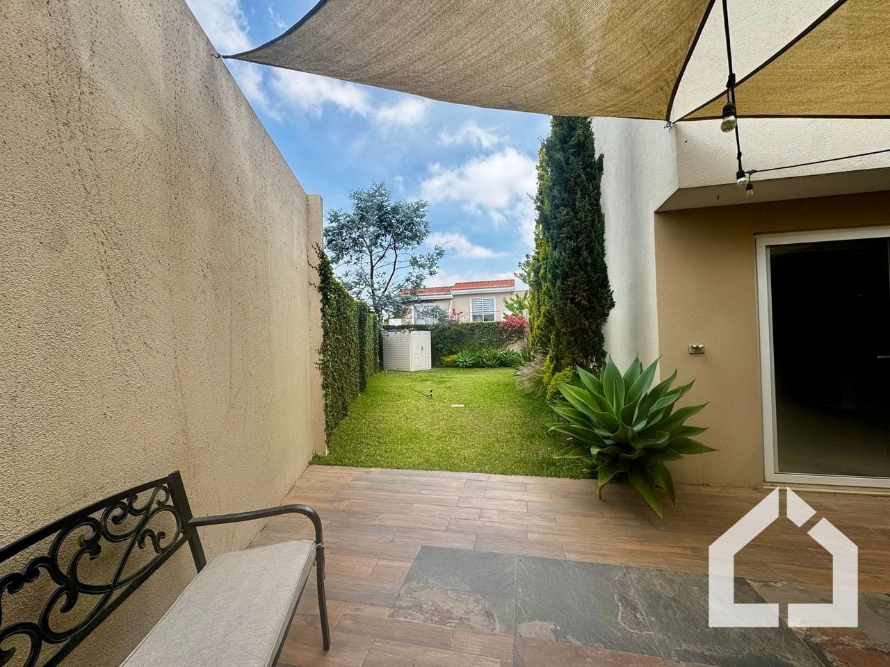 Casa de esquina en venta en Cumbres de la Arboleda — Casa en Venta en Cumbres de La Arboleda, Carretera a El Salvador, Guatemala, Ciudad — foto 3 de 16
