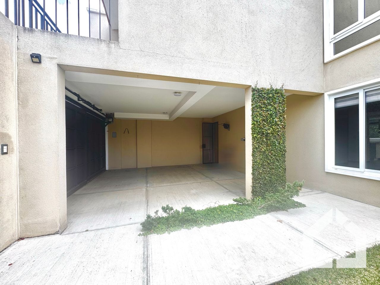 Casa de esquina en venta en Cumbres de la Arboleda — Casa en Venta en Cumbres de La Arboleda, Carretera a El Salvador, Guatemala, Ciudad — foto 4 de 16