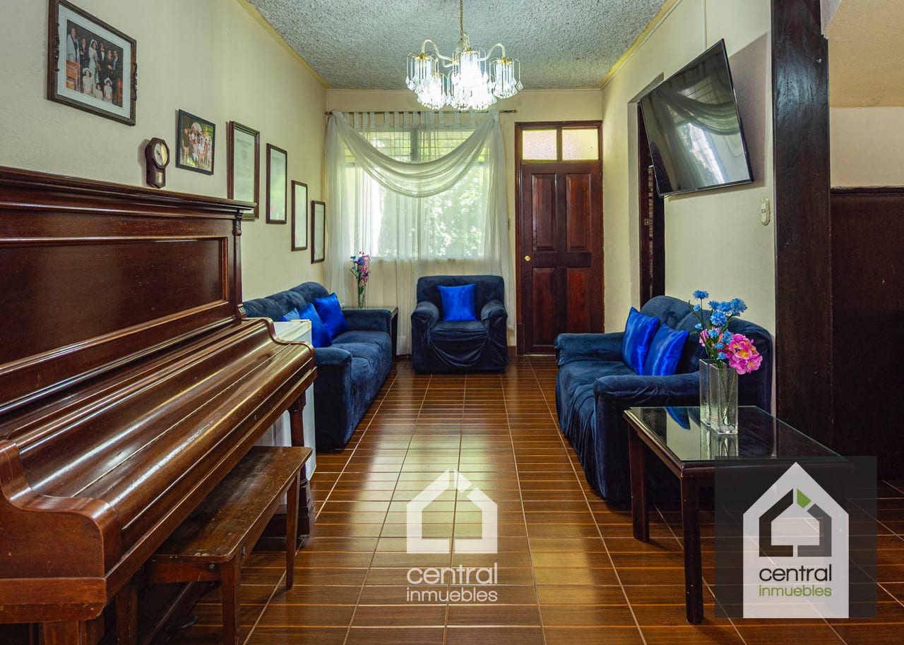 Casa de 5 habitaciones en Pinares de San Cristóbal, Mixco — Casa en Venta en Pinares de San Cristobal, Zona 8 Mixco, Guatemala, Ciudad — foto 1 de 17