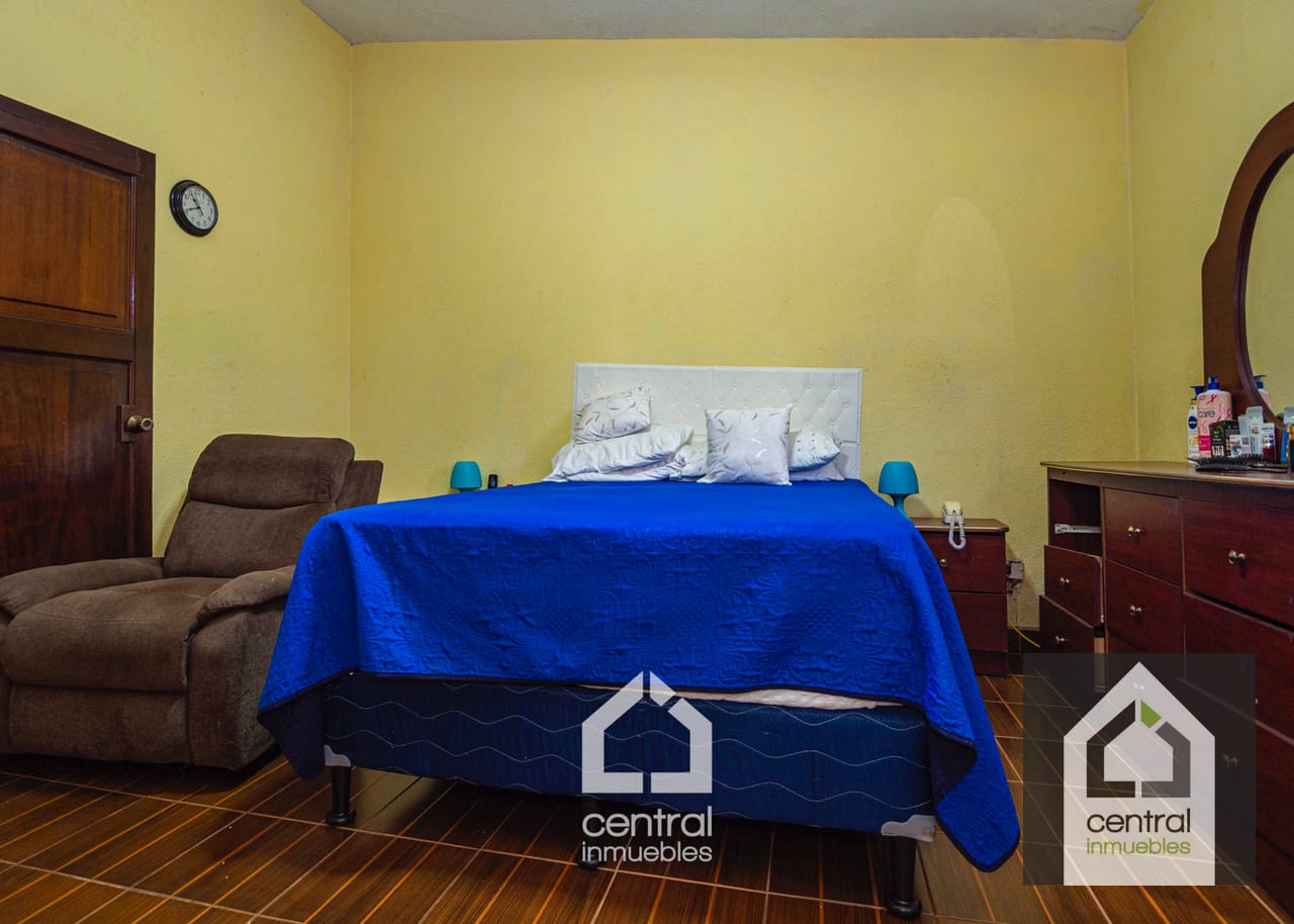 Casa de 5 habitaciones en Pinares de San Cristóbal, Mixco — Casa en Venta en Pinares de San Cristobal, Zona 8 Mixco, Guatemala, Ciudad — foto 10 de 17