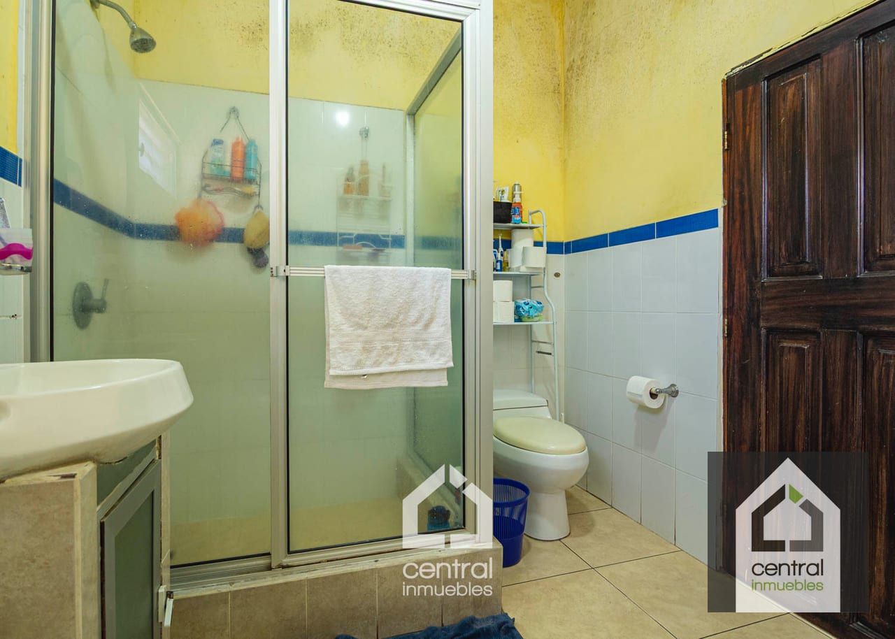 Casa de 5 habitaciones en Pinares de San Cristóbal, Mixco — Casa en Venta en Pinares de San Cristobal, Zona 8 Mixco, Guatemala, Ciudad — foto 15 de 17