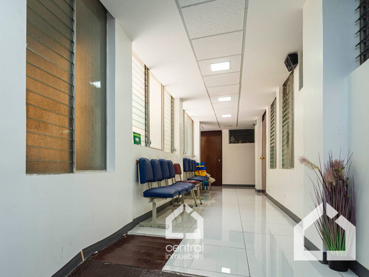 Edificio en venta en colonia Valle del Sol, zona 4 de Mixco — Edificio en Venta en Zona 4 Mixco, Guatemala, Ciudad — foto 1 de 17