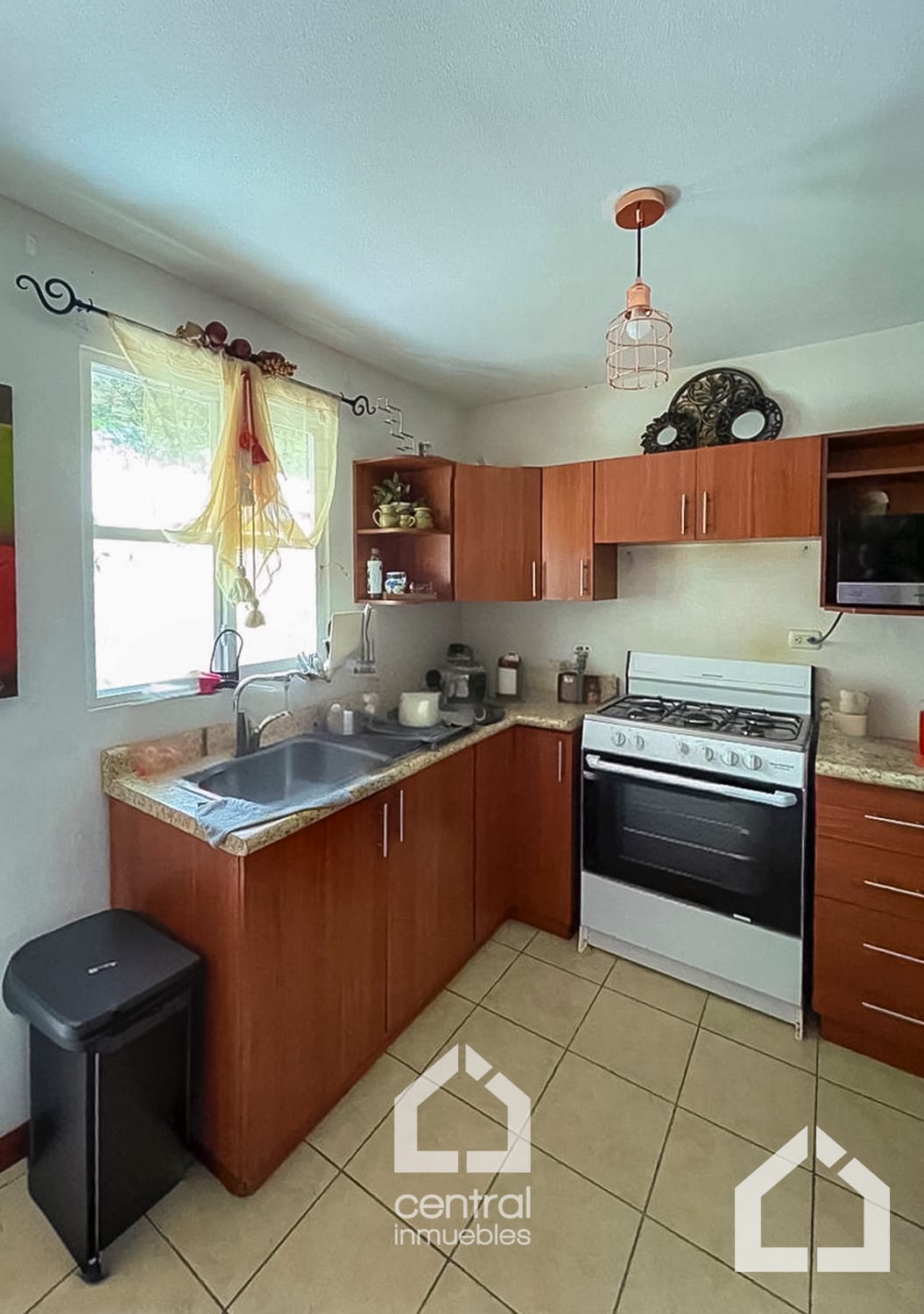Casa amueblada de 3 habitaciones en Villa Santorini, CES — Casa en Alquiler en Villas Santorini, Carretera a El Salvador, Guatemala, Ciudad — foto 4 de 13