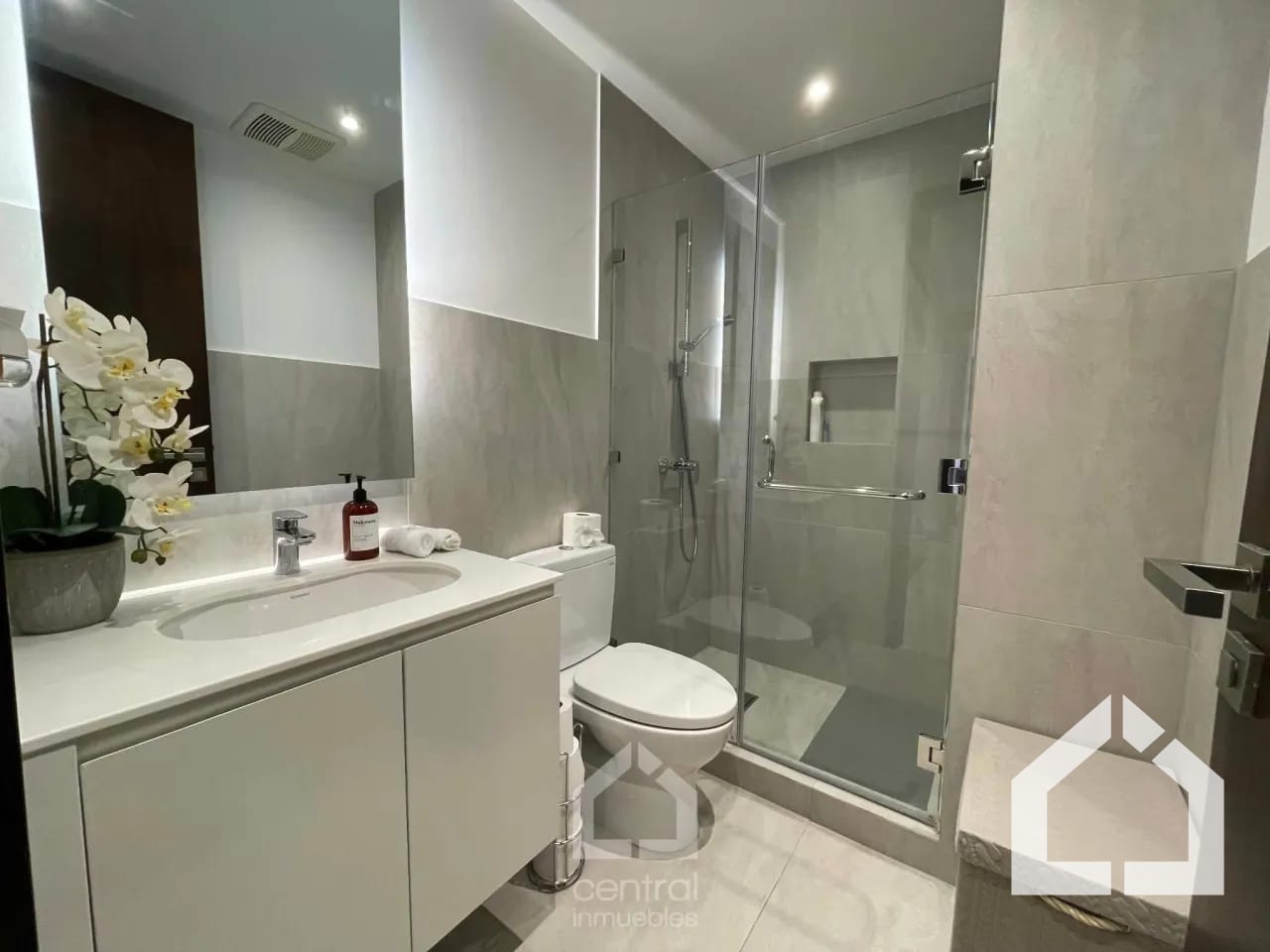 Exclusivo apartamento en renta de 3 habitaciones en Vasanta zona 10 — Apartamento en Alquiler en Vasanta, Zona 10, Guatemala, Ciudad — foto 12 de 17