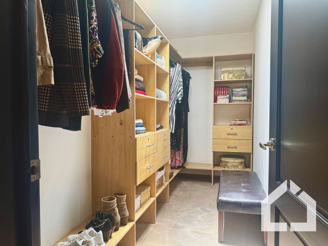 Casa en venta Colonia Sta, Rosalía, Condominio La Laguna — Casa en Venta en Santa Catarina Pinula, Guatemala, Ciudad — foto 11 de 17
