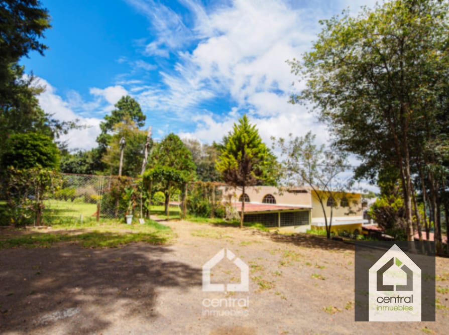 Granja con casa de 4 habitaciones y terrenos en San Lucas, Sac. — Terreno en Venta en San Lucas Sacatepéquez, Sacatepéquez — foto 1 de 13