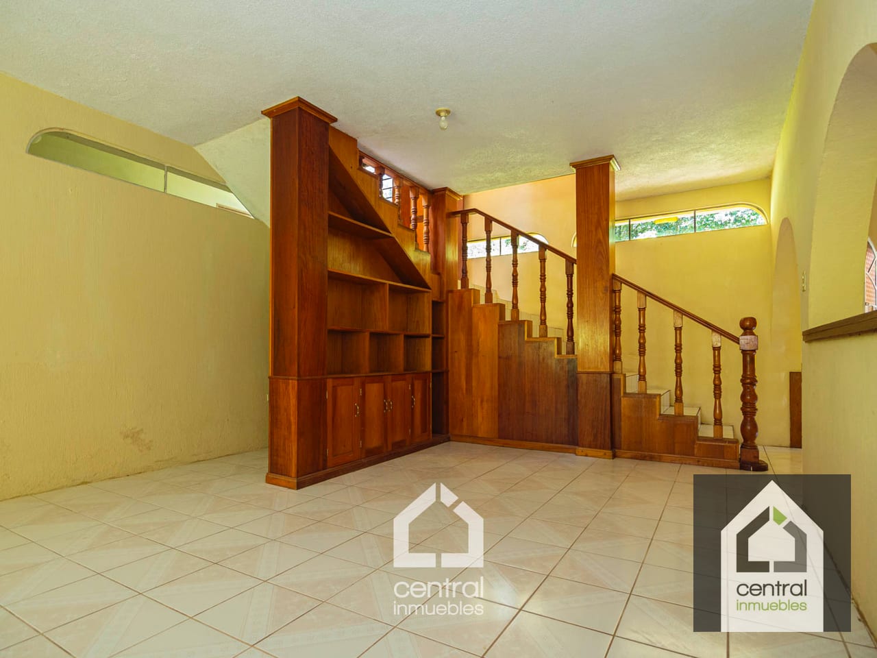 Comedor — Granja con casa de 4 habitaciones y terrenos en San Lucas, Sac. — Terreno en Venta en San Lucas Sacatepéquez, Sacatepéquez — foto 8 de 13