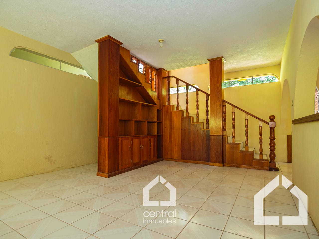 Comedor — Granja con casa de 4 habitaciones y terrenos en San Lucas, Sac. — Terreno en Venta en San Lucas Sacatepéquez, Sacatepéquez — foto 8 de 13