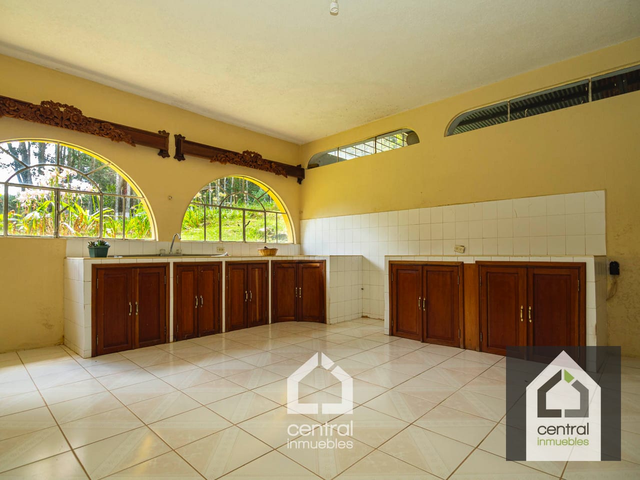 Cocina — Granja con casa de 4 habitaciones y terrenos en San Lucas, Sac. — Terreno en Venta en San Lucas Sacatepéquez, Sacatepéquez — foto 7 de 13