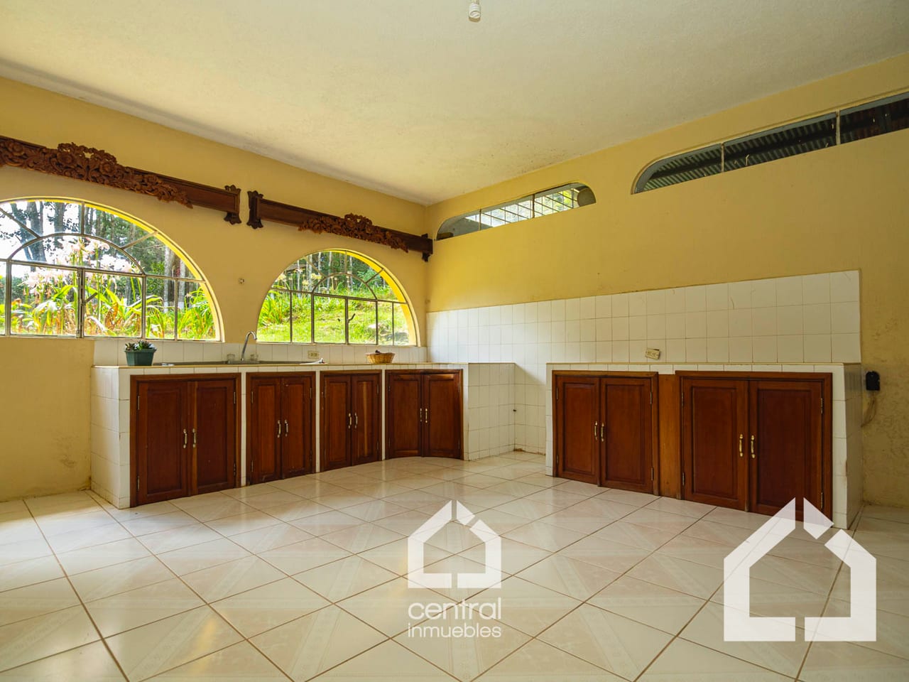 Cocina — Granja con casa de 4 habitaciones y terrenos en San Lucas, Sac. — Terreno en Venta en San Lucas Sacatepéquez, Sacatepéquez — foto 7 de 13